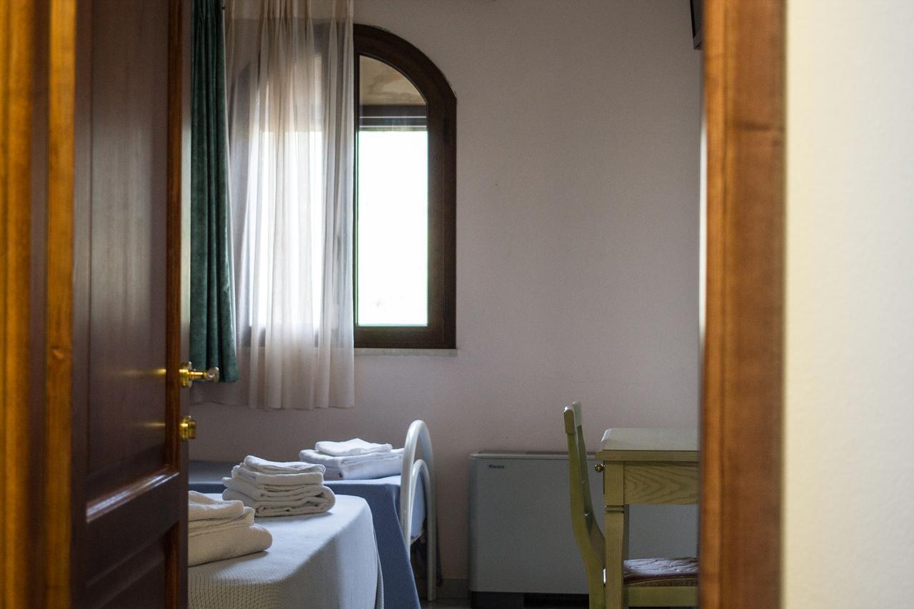 Hotel Villa Del Mare Sìnnai Szoba fotó